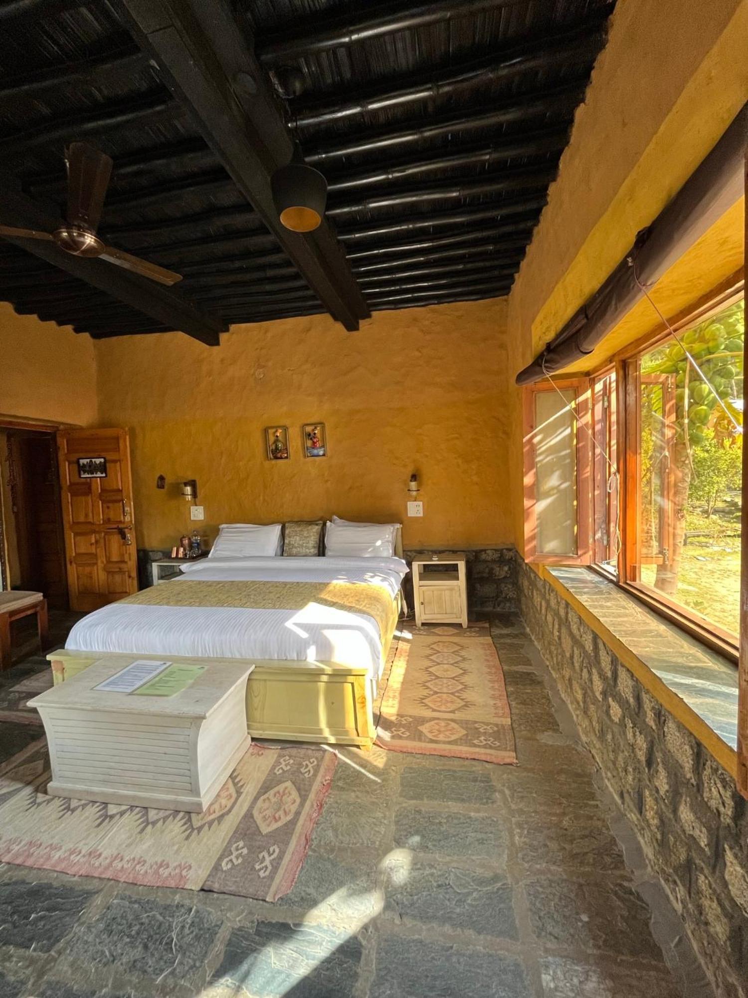 Prakriti Aalay - Riverside Mountain View Boutique Eco Resort Dharamszala Kültér fotó