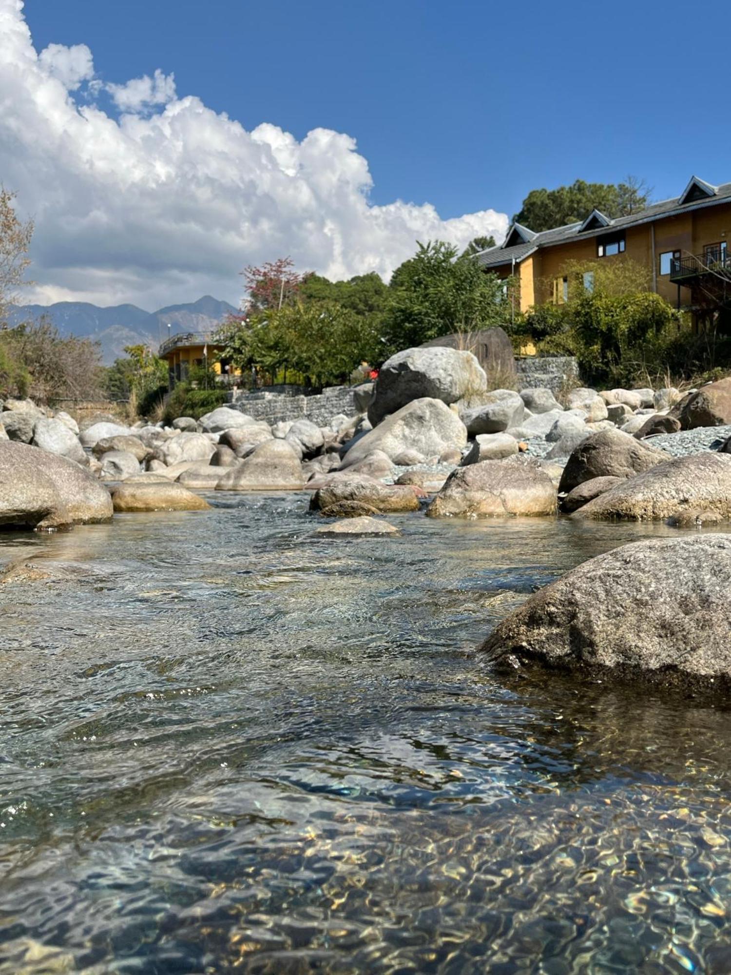 Prakriti Aalay - Riverside Mountain View Boutique Eco Resort Dharamszala Kültér fotó