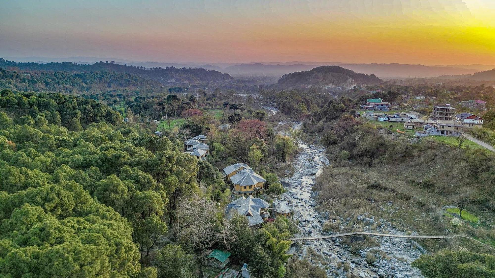 Prakriti Aalay - Riverside Mountain View Boutique Eco Resort Dharamszala Kültér fotó